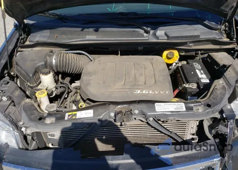 2015 Chrysler Town & Country Limited z USA, uszkodzony, nr VIN 2C4RC1JG8FR698209